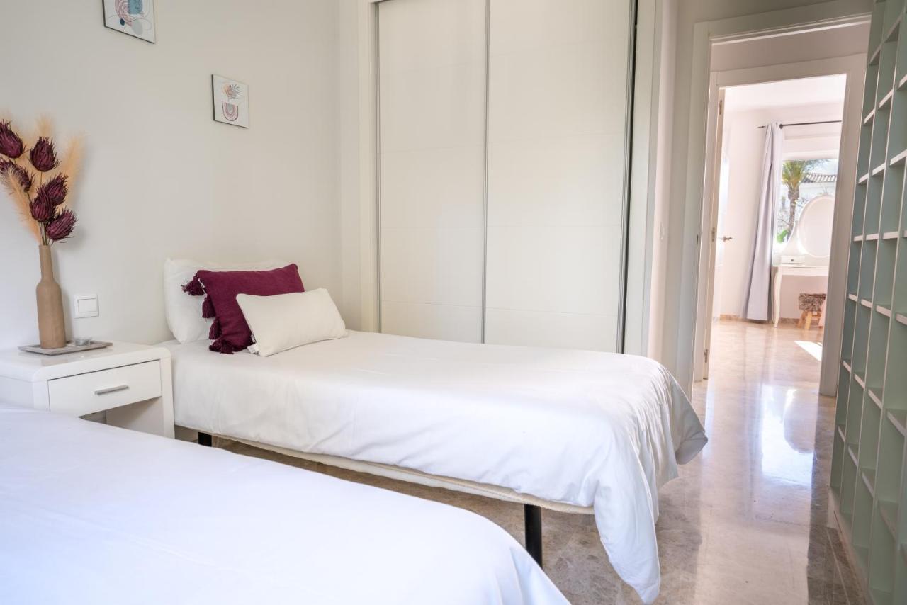 2bdr Penthouse, Naranjos, W/pool, 2km P.banus Apartament *